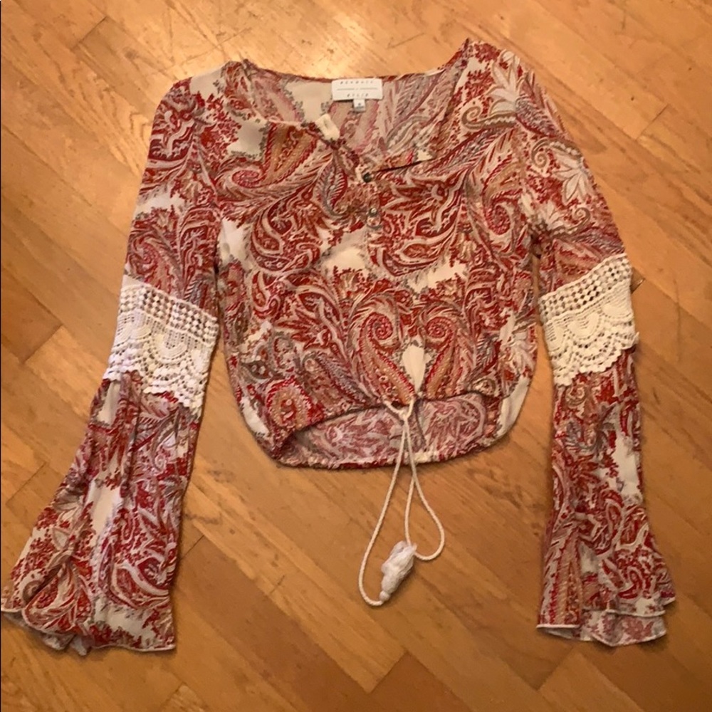 Printed bat wing sleeve crop top